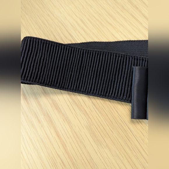 Women's Elasticized Black Belt With Flower/Rosette Bow Detail - Picture 5 of 11